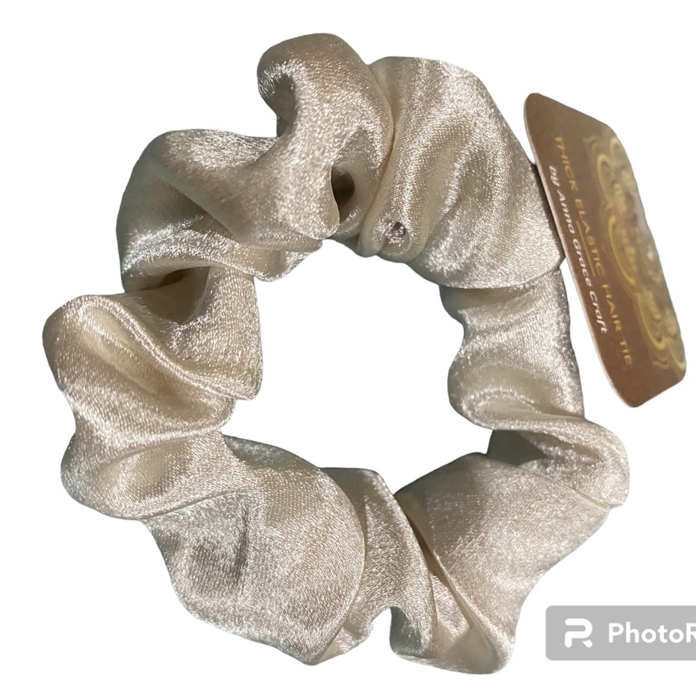 Silky Scrunchie in Cream